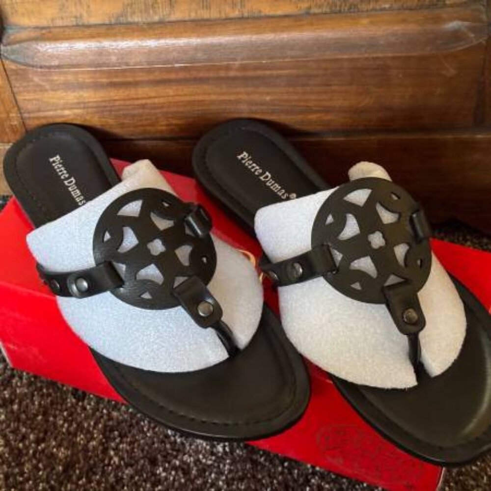 NIB Pierre Dumas Black Limited Beach Thong Flat Medallion Sandals Size 7.5